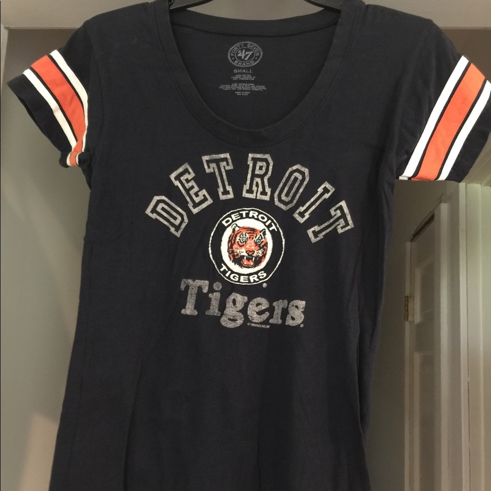Detroit Tigers shirt.